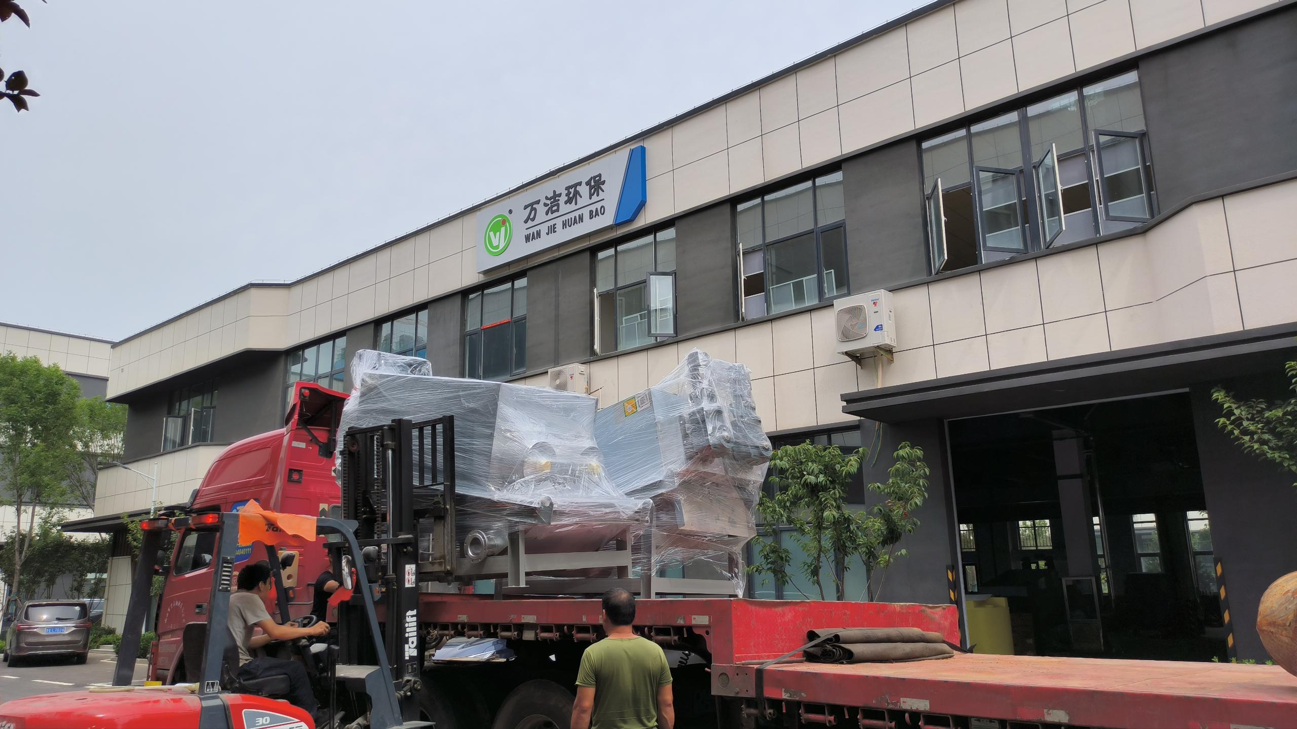 萬(wàn)潔404型疊螺污泥脫水機